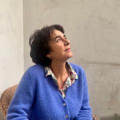 Anna Kolosy créatrice de Anaka Soap, artisane belge spécialisée dans les savons artistiques colorés réalisés en saponification à froid / Anna Kolosy maker van Anaka Soap, Belgische artisane gespecialiseerd in artistieke handgemaakte zepen / Anna Kolosy creator of Anaka Soap, Belgian artisan specialized in colorful artistic handmade soaps