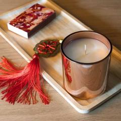 Bougie parfumée coco luxe ambiance chaleureuse décoration intérieur chic parfum envoûtant détente bien-être cadeau premium tendance / Luxury coconut scented candle warm cozy atmosphere chic home decor relaxing fragrance premium gift idea / Luxe geurkaars kokos warme sfeer chic interieur ontspanning cadeau