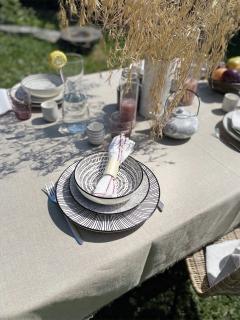 Nappe en lin ficelle – décoration de table naturelle et chic pour repas en extérieur / Linnen tafelkleed in touwkleur – ideaal voor buiten tafelen / Natural beige linen tablecloth – chic and eco table setting