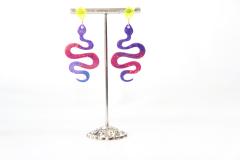 Boucles d’oreilles fantaisie serpent coloré ultra tendance printemps été bijou fun original pas cher accessoire mode statement cadeau femme stylée petit prix look instagram viral / Colorful snake statement earrings trendy fashion jewelry affordable fun gift idea stylish women accessory viral look / Kleurrijke slang oorbellen trendy statement sieraden betaalbaar cadeau idee vrouw fashion look