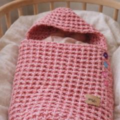 Picture of the product Handmade baby nest 0–3 months – Crocheted in shades of pink