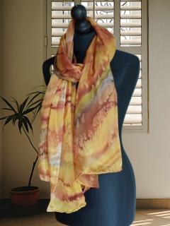 Photo de l'article Étole en soie peinte à la main – 90x200 cm, pongé 5 brillante, ourlet roulotté, pièce unique