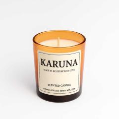 Bougie artisanale coco santal design épuré parfum envoûtant ambiance zen relaxation cadeau premium tendance bien-être incontournable déco maison / Minimalist coconut sandalwood candle calming scent zen decor relaxation premium wellness gift must-have home decor / Minimalistische kokos sandelhout kaars rustgevend geur zen decoratie cadeau