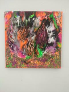 Création picturale expressive multicolore, art organique aux touches orange, rose et vert pour décoration maximaliste, intérieur arty et amateur de couleurs / Expressief veelkleurig kunstwerk met organische vormen in oranje, roze en groen voor maximalistisch en artistiek interieur / Expressive multicoloured artwork with organic orange, pink and green forms for maximalist interiors and colour-loving art collectors Art on paper