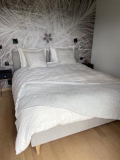 Housse de couette en lin blanc perlé – chambre élégante, douce et 100% naturelle / Witte linnen dekbedovertrek – elegant en natuurlijk slapen / White pearl linen duvet cover – soft, elegant and 100% natural