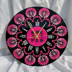Photo de l'article Horloge artisanale sur vinyle vintage - Rythme Floral