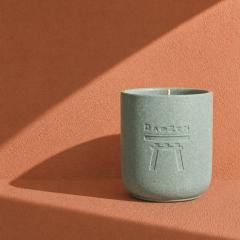 Bougie parfumée Nag Champa pour ambiance zen et cocooning, senteur inspirée de l’encens pour relaxation, yoga et rituel bien-être à la maison / Nag Champa geurkaars voor een zen en gezellige sfeer, wierookgeur voor ontspanning, yoga en wellnessritueel thuis / Nag Champa scented candle for a zen cosy atmosphere, incense-inspired fragrance for relaxation, yoga and home wellness rituals