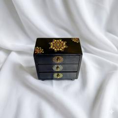 Picture of the product Upcycled mini-chest - The Little Black Star