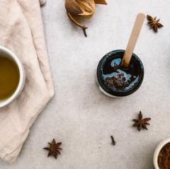 Gommage sucre "Girafe et Badiane" – doux, original et parfumé aux épices / Suikerscrub met steranijs – zacht en kruidig / Sugar scrub with star anise – soft and spicy exfoliation