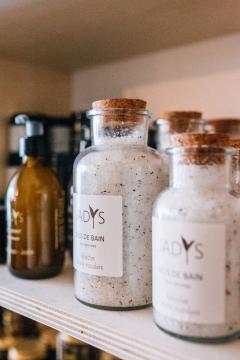Sels de bain artisanaux 500ml – détente à offrir ou s’offrir / Ambachtelijke badzouten – perfect als geschenk of zelfzorg / Handmade bath salts 500ml – perfect self-care or gift idea