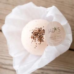 Bombe de bain à l’orange douce – relaxante et fruitée, parfaite pour un moment de bien-être / Sinaasappel bruisbal – ontspannend en fruitig / Sweet orange bath bomb – fruity and relaxing bath time