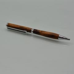Photo de l'article stylo bille fait main en bois de cytise