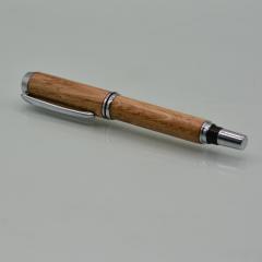 Photo de l'article Stylo plume fait main en chêne