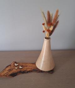 Foto van het artikel Handgedraaide vaas van lokaal hout.