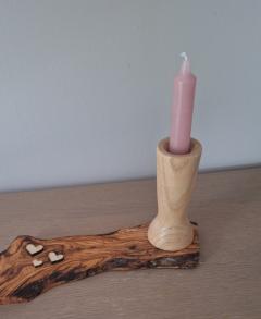 Foto van het artikel Handgedraaide vaas van lokaal hout.