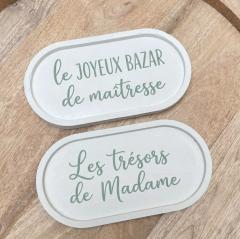 Photo de l'article Plateau ovale à message personnalisé – une touche déco qui parle de vous