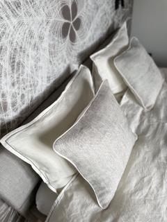 Taie d’oreiller en lin blanc perlé 65x65 — linge de lit éthique pour nuit douce / Parelwitte linnen kussensloop 65x65 — ethisch bedtextiel voor een zachte nacht / Pearl white linen pillowcase 65x65 — ethical bedding for a soft, restful sleep