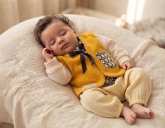 Photo de l'article 6 mois - Gilet de berger velours jaune.