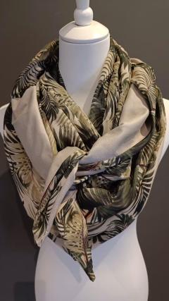 Picture of the product reversible triangle scarf