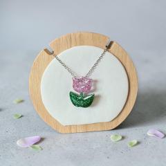 Foto van het artikel Collier tulipe en résine et chaîne en acier inoxydable