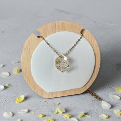 Photo de l'article Collier en résine - bouche dorée