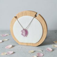 Photo de l'article Collier en résine - bouche rose