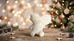 Bougie petit biscuit et sa sucette bio parfum au choix, bougie de Noël originale, idée cadeau – Lueur de Flo / Bio kaars koekjesmannetje met lolly, geur naar keuze, originele kerstkaars, cadeau-idee – Lueur de Flo / Organic gingerbread figure with lollipop candle, scent of choice, original Christmas candle, gift idea – Lueur de Flo