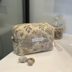 Grande trousse fleurie en tissu à motifs floraux beiges – création artisanale belge / Grote bloemenetui in beige bloemenstof – handgemaakt in België / Large floral pouch in beige flower fabric – handcrafted in Belgium
