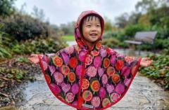 Photo de l'article 2 ans - cape de pluie softshell sucettes, couleurs peps et gourmandes