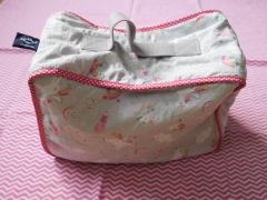 Valisette artisanale pour bébé ou enfant, tissu doux et finition soignée, idée cadeau / Handgemaakte kinderkoffertje in zachte stof, perfect als kraamcadeau / Handmade toddler case in soft fabric, ideal baby shower gift