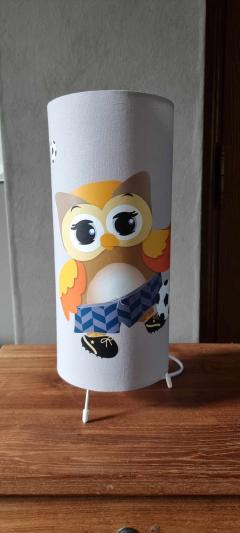 Lampe artisanale pour enfant motif football, lumière douce pour chambre ludique / Handgemaakte kinderlamp met voetbalontwerp, zacht licht / Handmade bedside lamp with foot/soccer design, ideal for kids' room