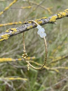 Bracelet fin avec pierre de jade, fait main, naturel et apaisant / Fijn armbandje met jade, handgemaakt en rustgevend / Handmade jade bracelet with soft green hue, calming and natural