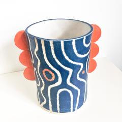 Vase design Lolo en céramique, fait main, anses corail / Handgemaakte keramieken vaas met koraal handgrepen / Handmade ceramic vase with coral handles, bold and stylish