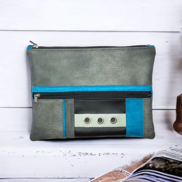Housse pour tablette en tissu gris et bleu / Grey and blue fabric tablet sleeve / Grijze en blauwe stoffen tablethoes