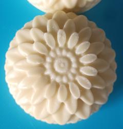 Praline de douche hydratante XXL, forme florale, zéro déchet / Hydraterende douchepraline in bloemvorm, plasticvrij / XXL moisturizing floral shower melt, eco-friendly and solid skincare