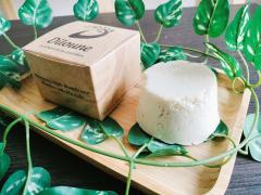 Shampoing solide à la noix de coco et argile blanche – doux, naturel et zéro déchet / Solide shampoo met kokos en witte klei – zacht en milieuvriendelijk / Solid coconut & white clay shampoo – gentle, plastic-free and natural