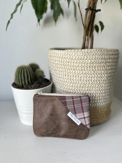 Porte-monnaie en tissu brun fait main – création artisanale locale belge / Bruin stoffen handgemaakt portemonneetje – lokaal Belgisch handwerk / Handmade brown fabric coin purse – local artisan gift