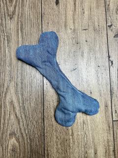 Grand jouet pour chien en jeans recyclé – forme os – résistant et éthique – passion chiens et zéro déchet / Groot hondenbot van gerecycleerde jeans – stevig en duurzaam – perfect voor hondenliefhebbers / Large denim dog bone toy – eco-friendly and strong – handmade for true dog lovers