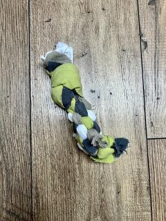 Petit jouet pour chien en corde tressée – artisanal et coloré – idéal pour chiens actifs et joueurs / Kleine hondenknop in gevlochten touw – kleurrijk en handgemaakt – voor actieve viervoeters / Small handmade braided rope toy – perfect for active and playful dogs – Belgian creation