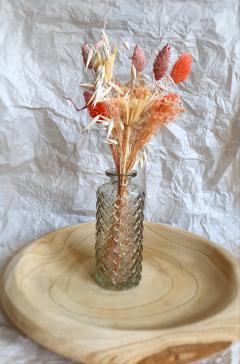 Fleurs séchées pastel dans mini vase – esprit slow design et poésie artisanale / Pastelkleurige droogbloemen in vaasje – slow design & Belgische poëzie / Pastel dried flowers in mini vase – slow design and poetic Belgian style
