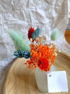 Bouquet de fleurs séchées éclatant signé Fleur de Lune – création artisanale belge aux contrastes saisissants / Vurige droogbloemenmix van Fleur de Lune – Belgisch handwerk met levendige kleuren / Bold dried flower bouquet by Fleur de Lune – vibrant Belgian handmade creation with striking contrasts