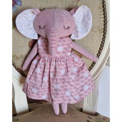Poupée éléphant rose faite main – idée cadeau tendre pour une naissance ou une première poupée / Handgemaakte roze olifantpop – lief geboortegeschenk of eerste knuffelpop / Handmade pink elephant doll – soft and sweet gift for a baby or first doll Offrir un produit fait main belge / Een handgemaakt Belgisch product schenken / Offer a Belgian handmade product