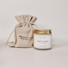 Bougie Sweet Lychee avec pochon – édition Maison Kaori – cadeau raffiné et artisanal 100% belge / Lychee kaars met linnen zakje – van Maison Kaori – Belgisch en stijlvol cadeau / Sweet Lychee candle with pouch – by Maison Kaori – refined Belgian handmade gift Offrir un produit fait main belge / Een handgemaakt Belgisch product schenken / Offer a Belgian handmade product