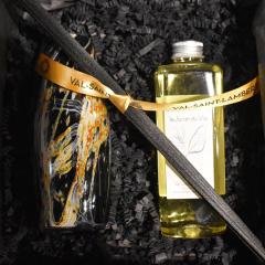 Coffret parfum d’intérieur “Iris” – flacon cristal noir, Val Saint Lambert – élégance artisanale à offrir / Parfumcadeauset met zwarte kristallen fles –door Val Saint Lambert – stijlvol geschenk / Home fragrance gift set – black crystal-style bottle by Val Saint Lambert – elegant Belgian gift