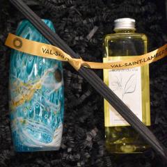 Diffuseur artisanal “Iris” turquoise – flacon travaillé façon cristal – Val Saint Lambert à offrir / Turkooise diffuser met kristalvorm – Belgisch geïnspireerd cadeau / Turquoise diffuser with crystal-cut design – handmade gift by Val Saint Lambert