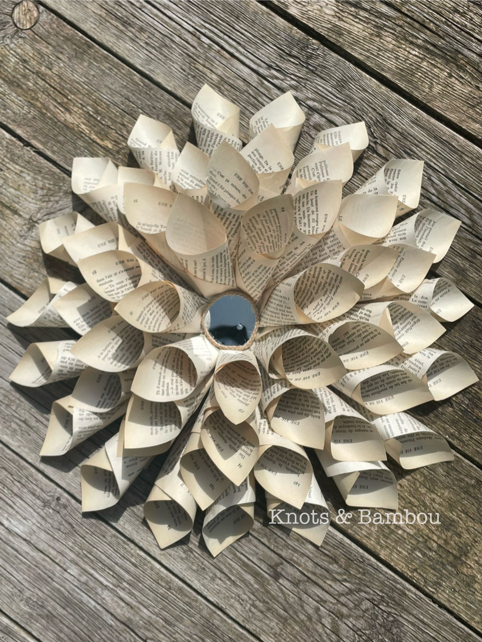 Décoration murale vintage en papier recyclé - fleur beige / Vintage wall decor in recycled paper - beige flower / Vintage muurdecoratie van gerecycled papier - beige bloem