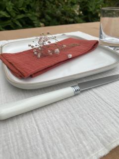 Serviettes gaze coton couleur brique – touche naturelle et chic pour décorer votre table / Servetten in brique kleur – natuurlijke en elegante tafeldecoratie / Brick-colored gauze napkins – natural and elegant touch for your table