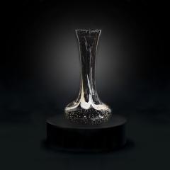 Vase noir Amélie Millenium – profondeur et éclat du cristal Val Saint Lambert – design dramatique et élégant / Zwarte Amélie vaas – Belgisch kristal met karakter / Black Amélie Millenium vase – sculptural & intense Belgian glass design