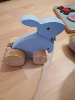 Lapin en bois à tirer – jouet artisanal pour enfant – design doux & durable / Houten trekfiguur – konijntje – natuurlijk speelgoed voor peuters / Wooden pull-along bunny – safe, timeless toy for toddlers