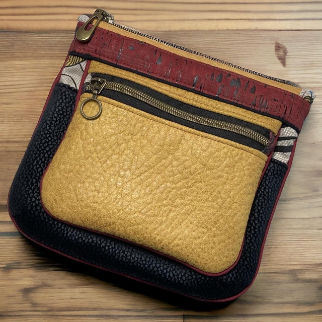 Et c'est qui KiKou ? Petite pochette Mazette jaune moutarde et noire / Small Mazette pouch mustard yellow and black / Kleine Mazette tas mosterdgeel en zwart